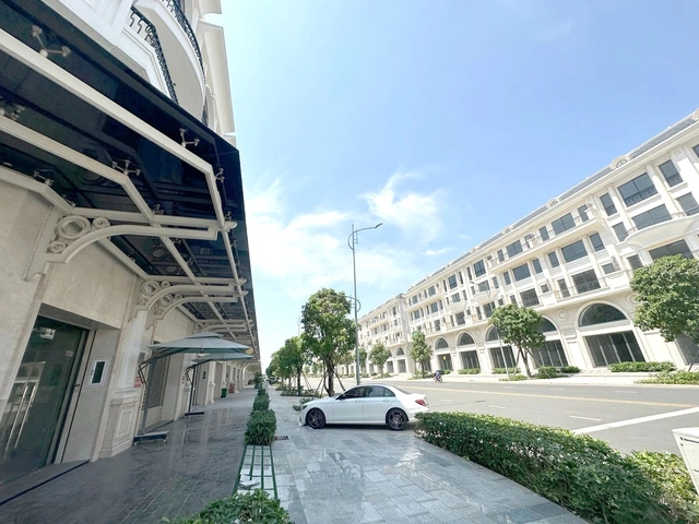 Giá căn hộ tăng, nhà phố giảm