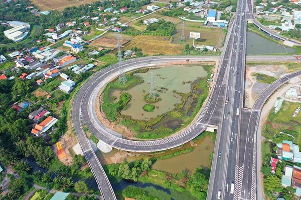 Đón đầu công nghiệp bền vững từ cửa ngõ Tây TP.HCM