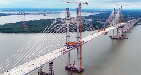 Hợp long cầu Bình Khánh: Bước ngoặt then chốt trên tuyến cao tốc Bến Lức - Long Thành