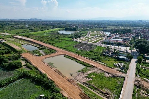 Đất nền Vành đai 4 bị đẩy giá chóng mặt đòn bẩy hạ tầng hay chiêu trò thổi giá. Ảnh: Hữu Chánh