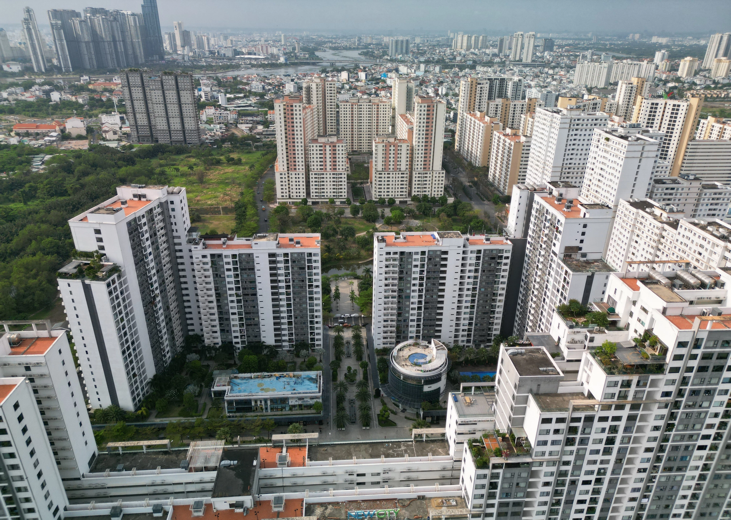 Bất động sản khu đông TP HCM với các dự án chung cư, nhà phố, đất nền. Ảnh Quỳnh Trần