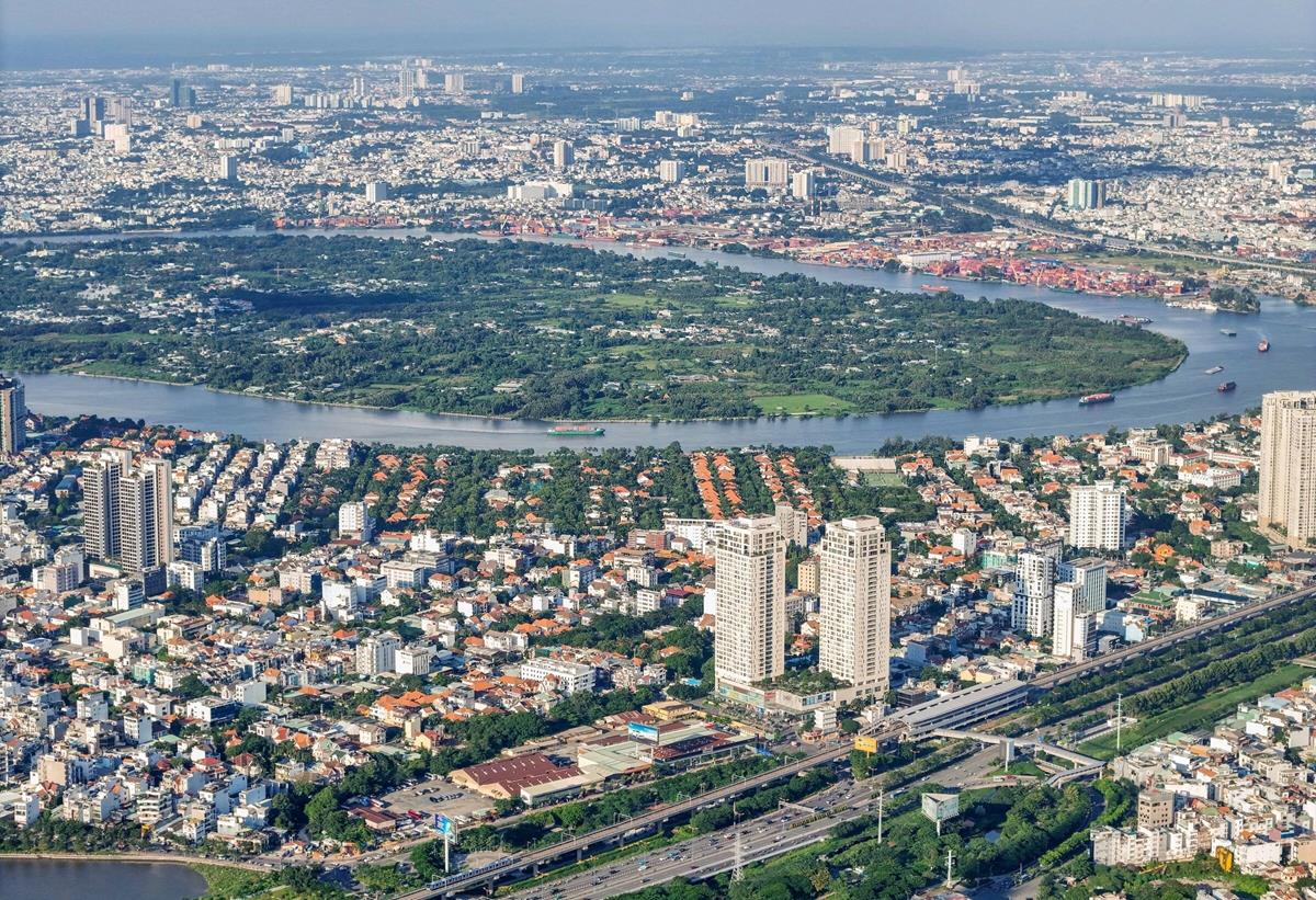 Bất động sản khu Đông TP HCM, với các dự án chung cư, cao ốc, đất nền. Ảnh: Quỳnh Trần