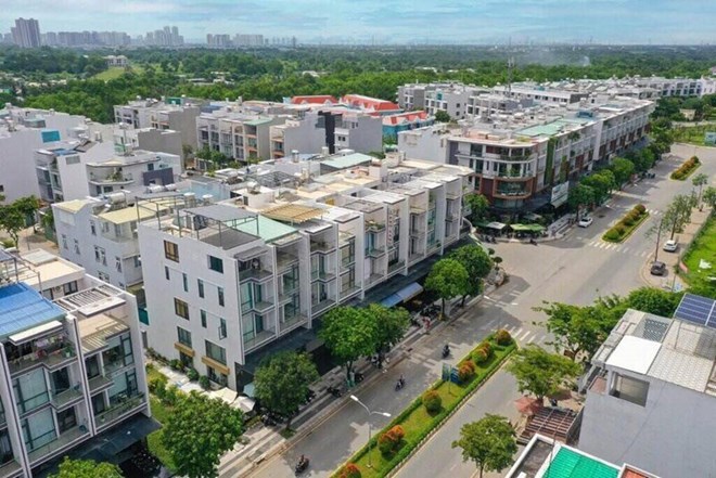 Người dân mua nhà tại dự án khu nhà ở khu dân cư Dương Hồng, huyện Bình Chánh trước đây vẫn chưa có sổ hồng dù 20 năm nay. Ảnh: Tâm Đức