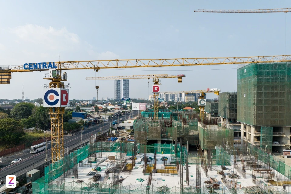 Các dự án căn hộ dọc tuyến metro nối Bình Dương với TP.HCM được chào bán sôi động thời gian gần đây. Ảnh: Quỳnh Danh.