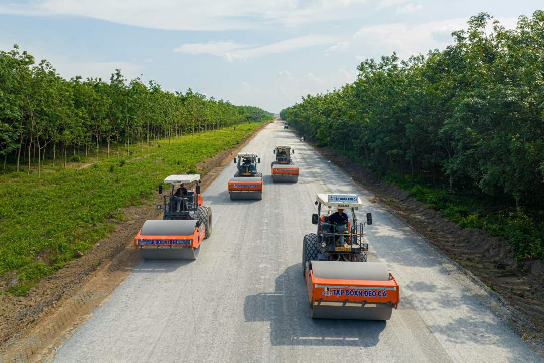 Nhà thầu đang đẩy nhanh tiến độ thi công. Ảnh: TĐĐC